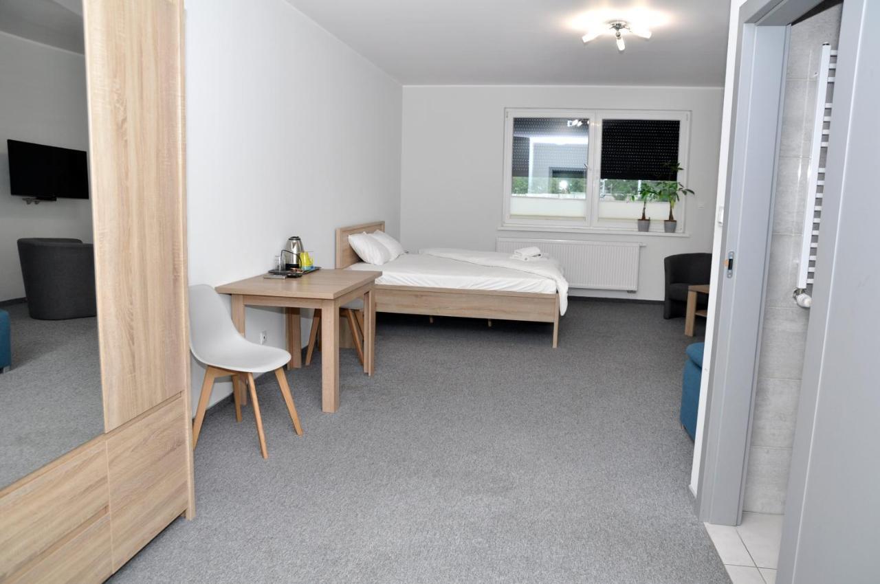 Pokoje, Apartamenty, Restauracja Marcus Oborniki Zewnętrze zdjęcie