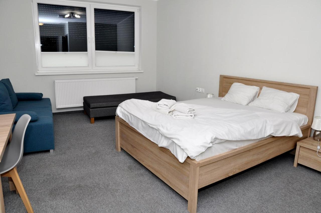 Pokoje, Apartamenty, Restauracja Marcus Oborniki Zewnętrze zdjęcie