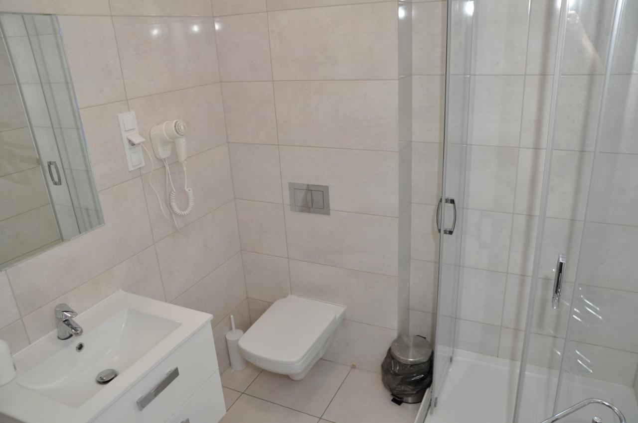 Pokoje, Apartamenty, Restauracja Marcus Oborniki Zewnętrze zdjęcie