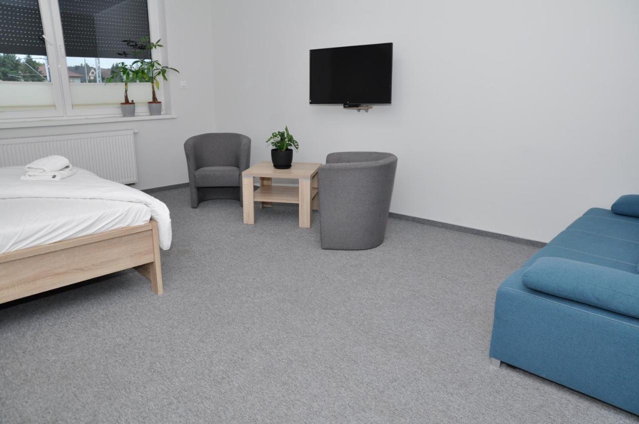 Pokoje, Apartamenty, Restauracja Marcus Oborniki Zewnętrze zdjęcie