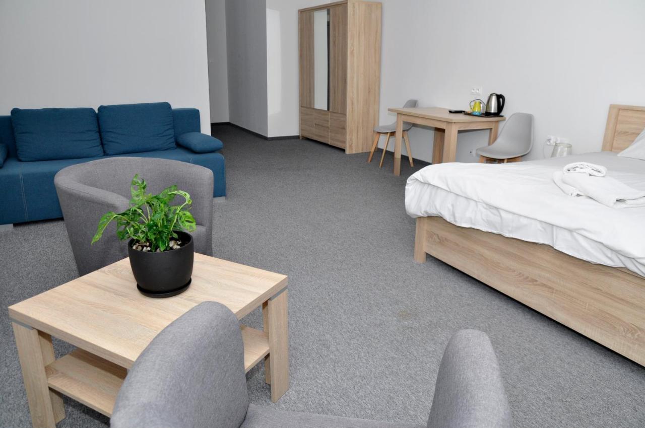 Pokoje, Apartamenty, Restauracja Marcus Oborniki Zewnętrze zdjęcie