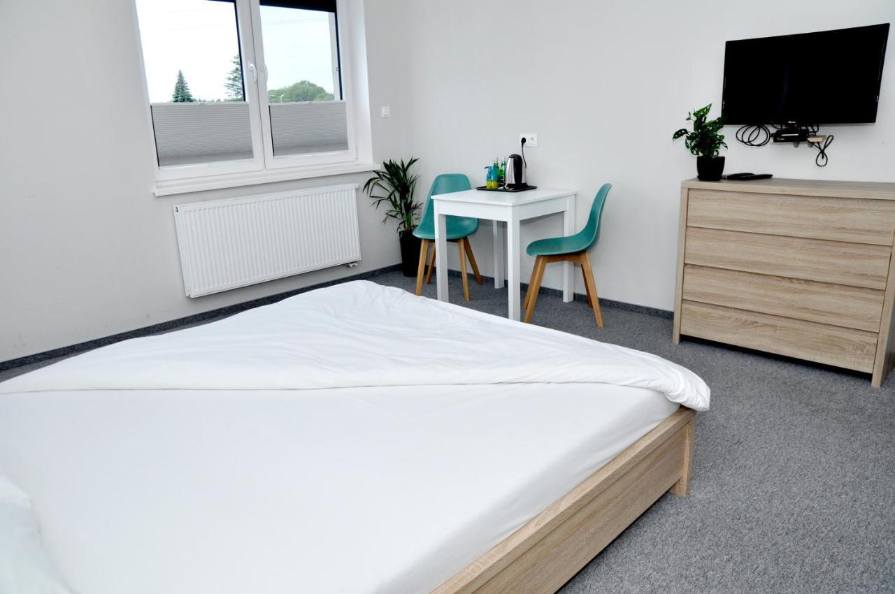 Pokoje, Apartamenty, Restauracja Marcus Oborniki Zewnętrze zdjęcie