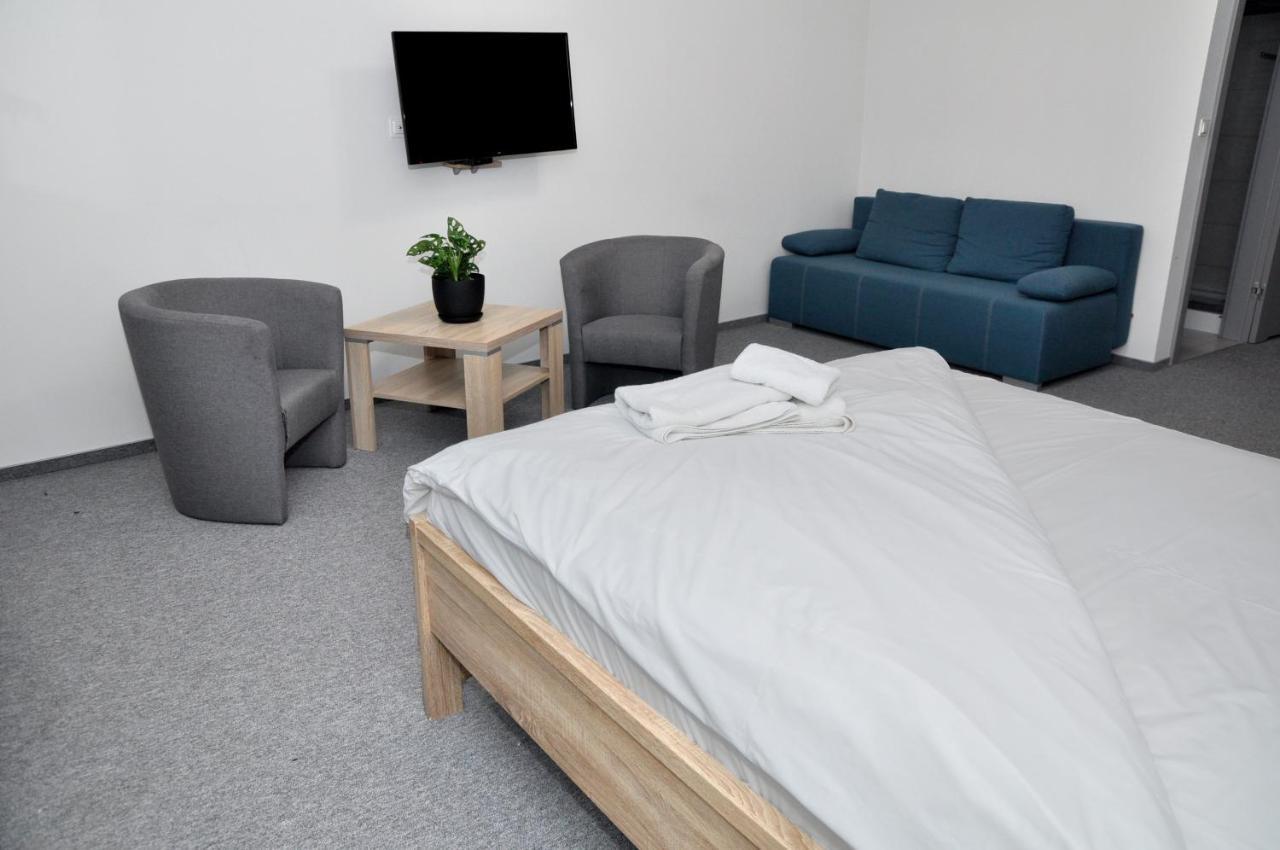 Pokoje, Apartamenty, Restauracja Marcus Oborniki Zewnętrze zdjęcie
