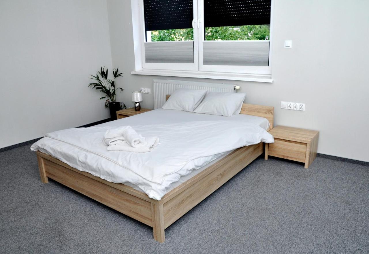 Pokoje, Apartamenty, Restauracja Marcus Oborniki Zewnętrze zdjęcie